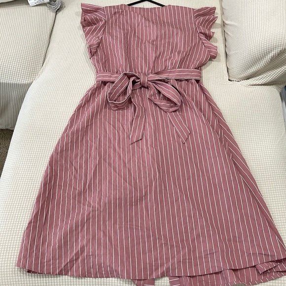 Beautiful dress - Picture 3 of 3